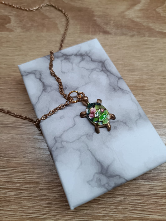 Superbe collier pendentif tortue