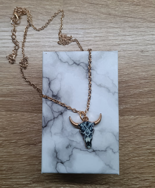 Collier tête de taureau
